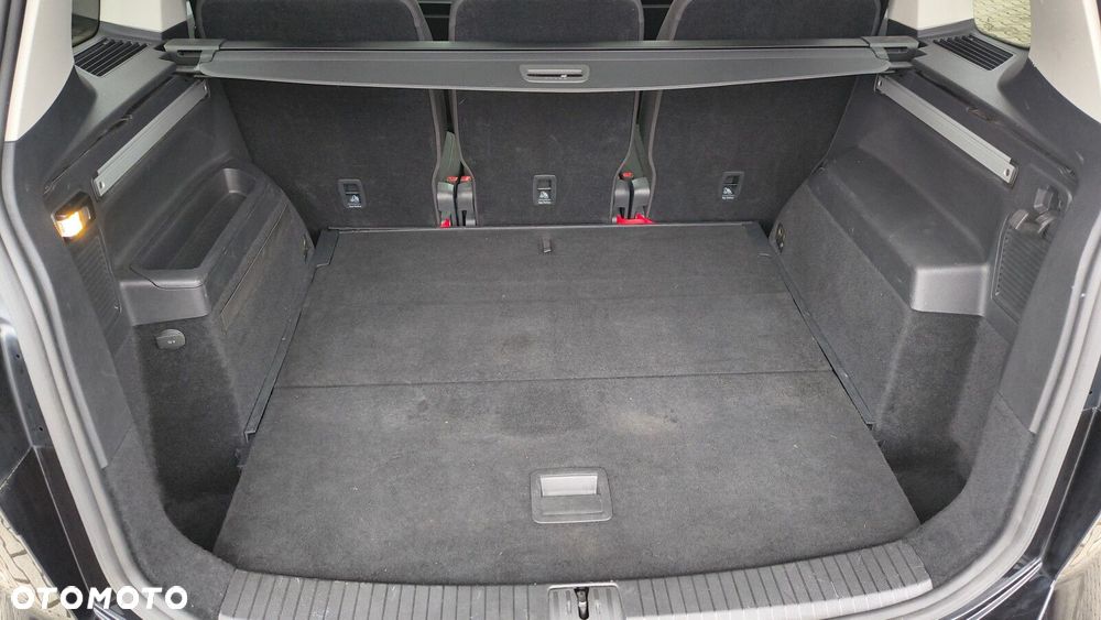 Volkswagen Touran - 12