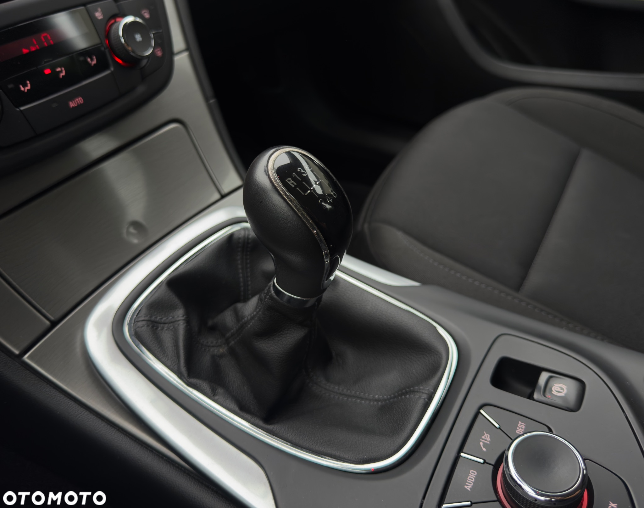 Opel Insignia 1.8 Sports Tourer Cosmo - 26