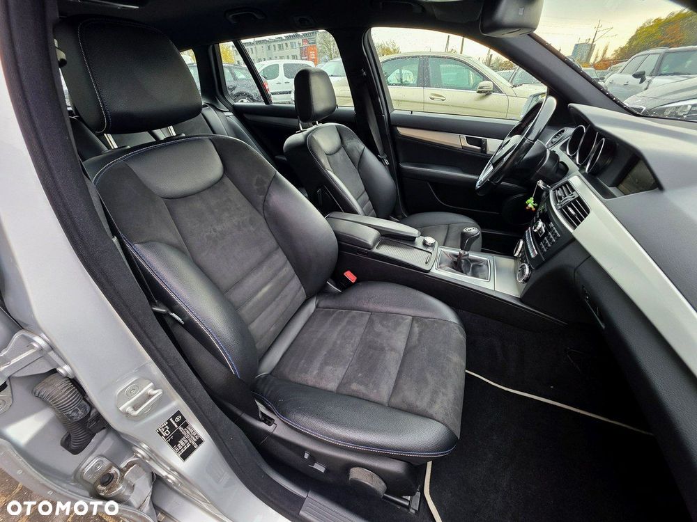 Mercedes-Benz Klasa C 180 T Edition - 23