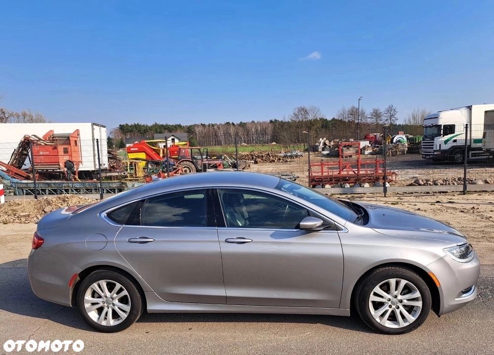 Chrysler 200 - 6