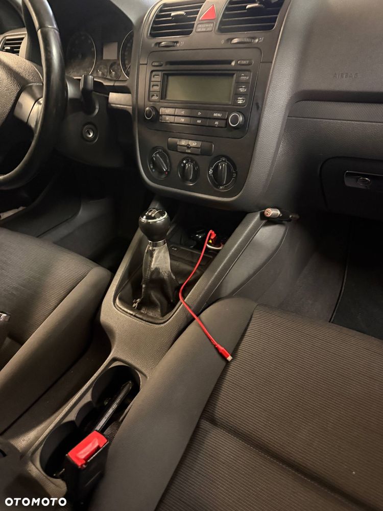 Volkswagen Golf 1.6 FSI Trendline - 11