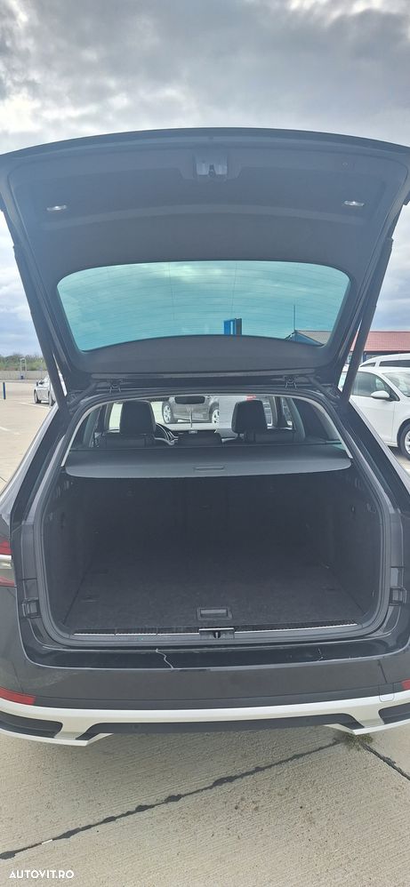 Skoda Superb Combi 2.0 TDI 4x4 DSG Scout - 17