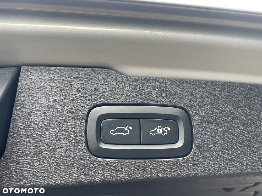 Volvo V60 B3 B Plus Dark - 38