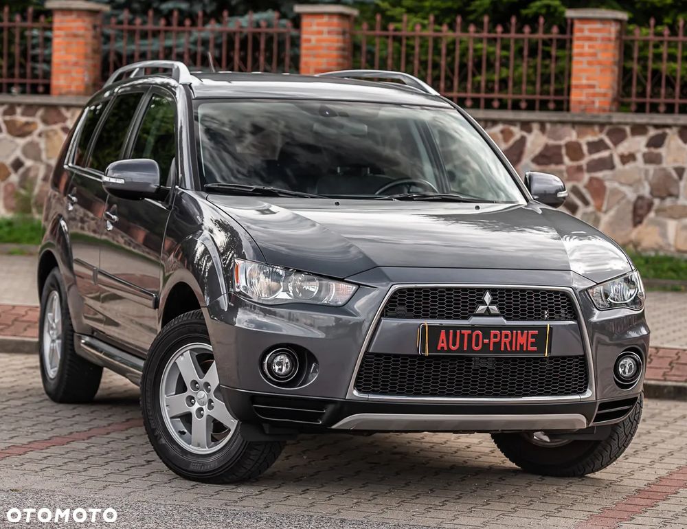 Mitsubishi Outlander - 2