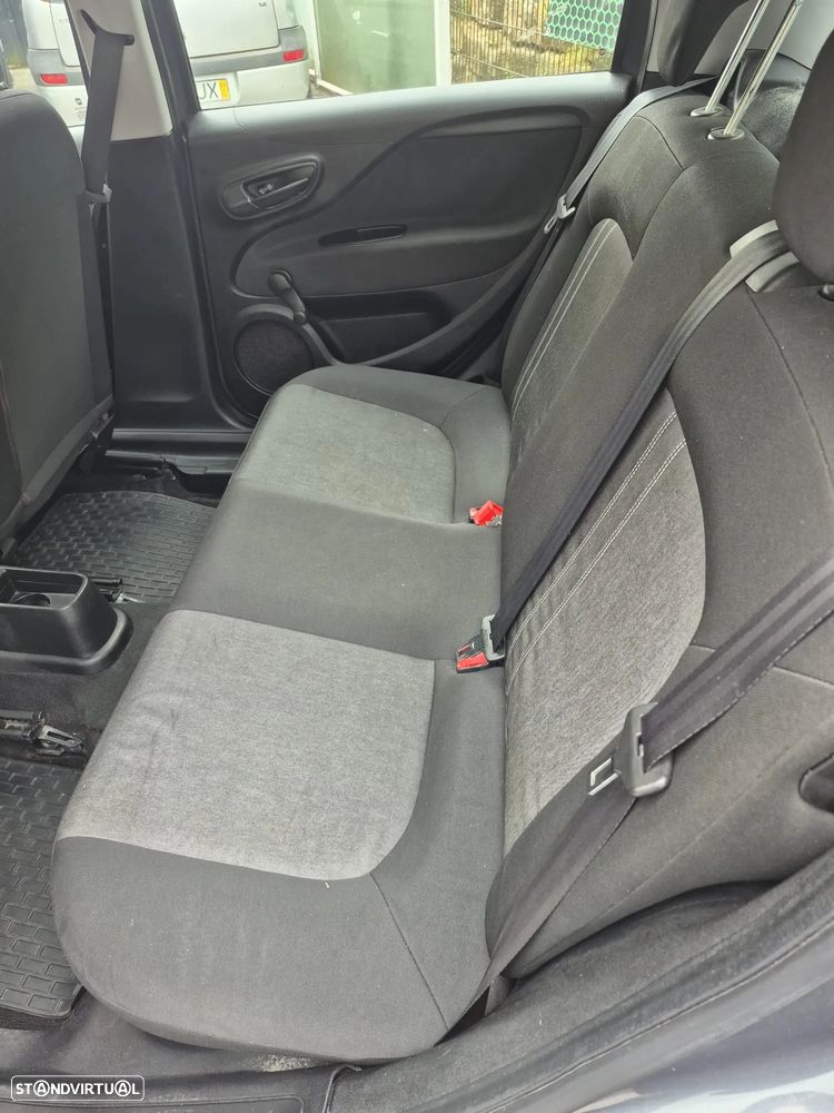 Fiat Punto 1.2 Young S&S - 12