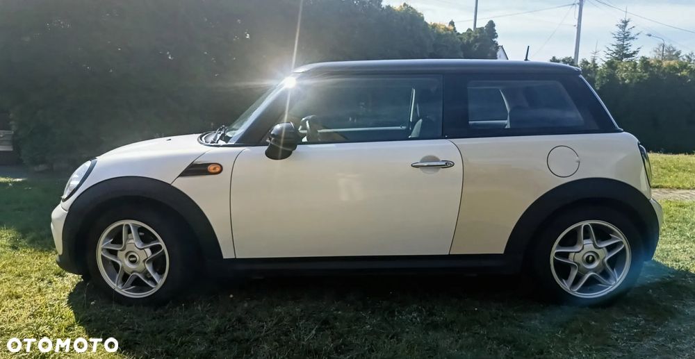 MINI Cooper Standard - 2