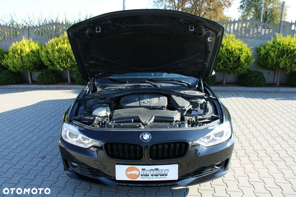 BMW Seria 3 320d Sport-Aut Blue Performance Sport Line - 36
