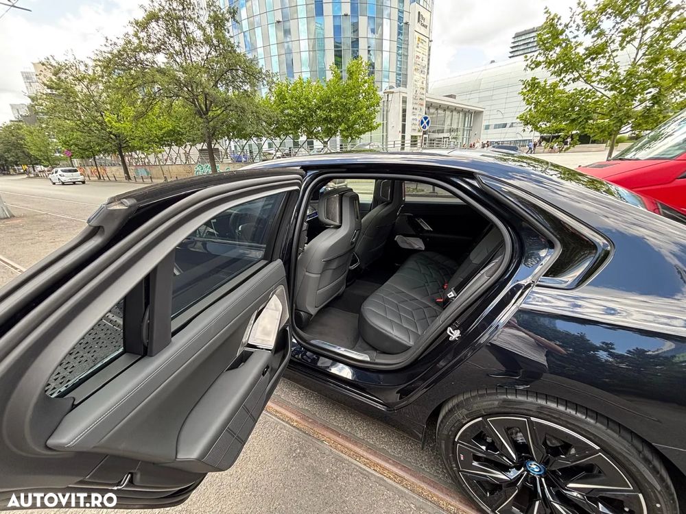 BMW i7 - 7