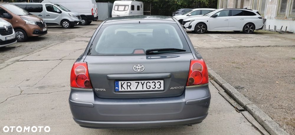 Toyota Avensis - 4