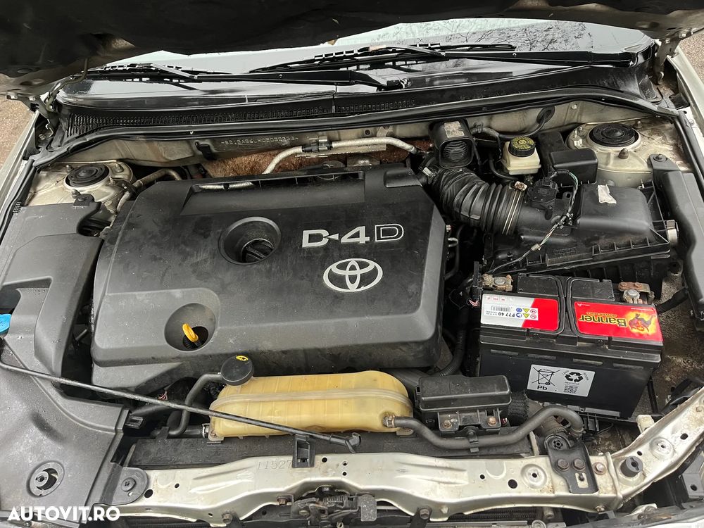 Dezmembrez Toyota Avensis  2005 2,2 diesel bej auriu non facelift - 8