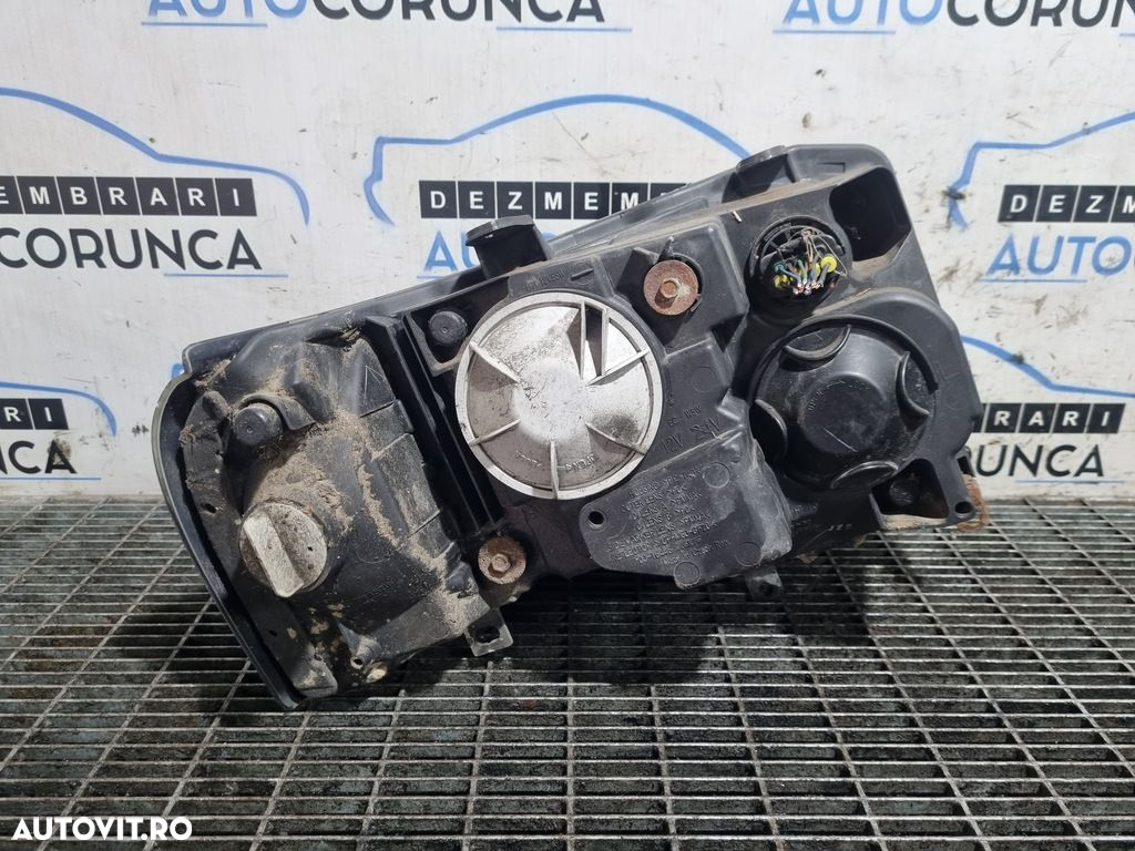 Far Stanga Land Rover Freelander 1 2001 - 2006 SUV 4 Usi (1251) Fara xenon - 2