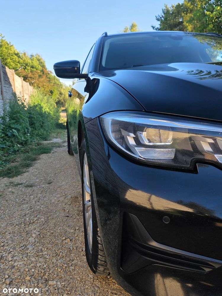 BMW Seria 3 318d mHEV - 19