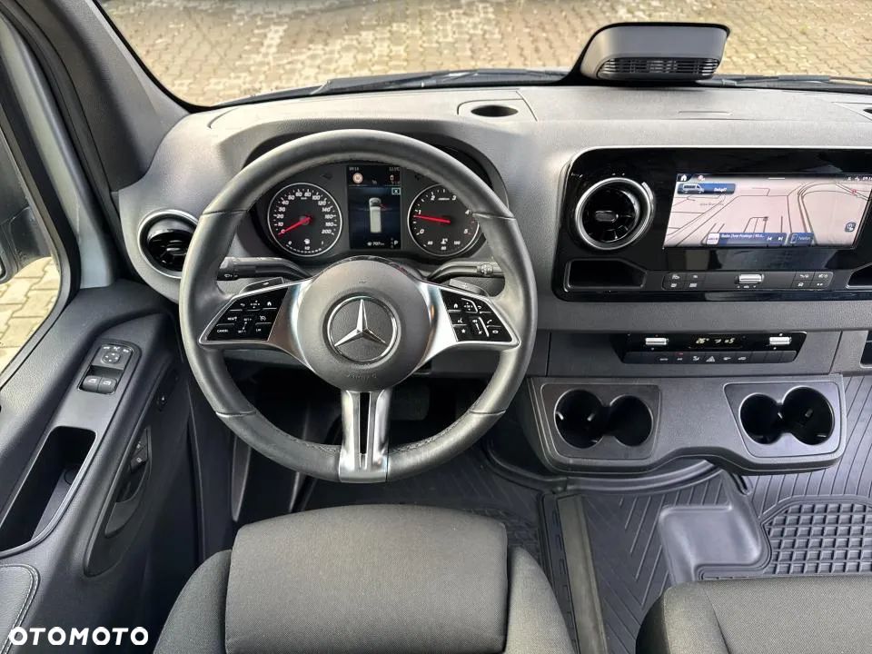 Mercedes-Benz Sprinter - 25