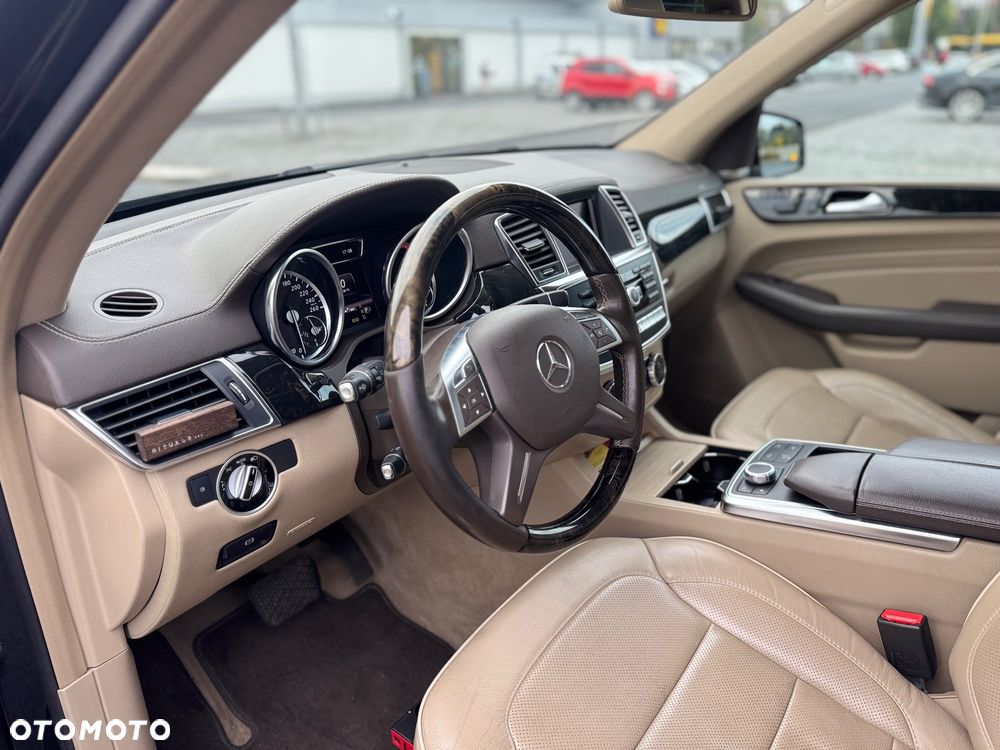 Mercedes-Benz ML 350 BlueTec 4-Matic - 22