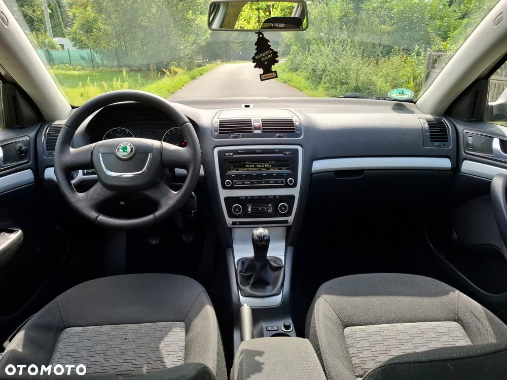 Skoda Octavia 1.6 Combi Style - 11