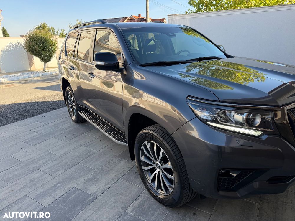 Toyota Land Cruiser - 2