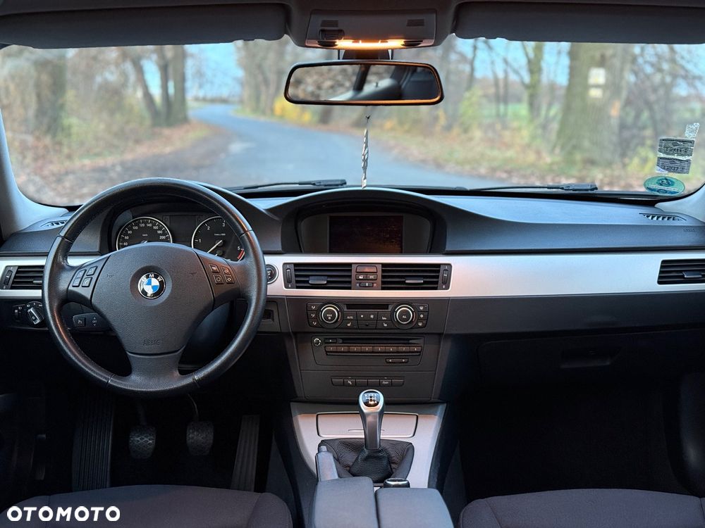 BMW Seria 3 318d - 11