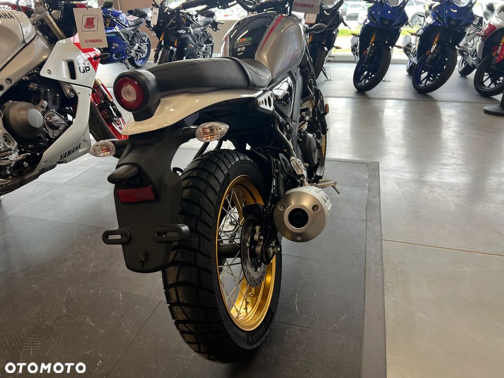 Yamaha XSR - 10