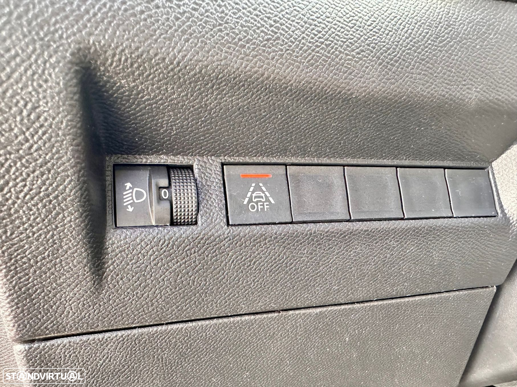 Peugeot 2008 1.2 PureTech Allure - 8