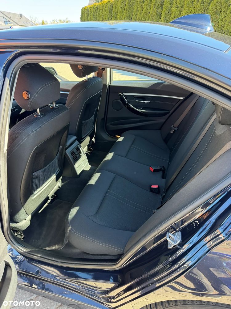 BMW Seria 3 316d Sport Line Shadow - 22
