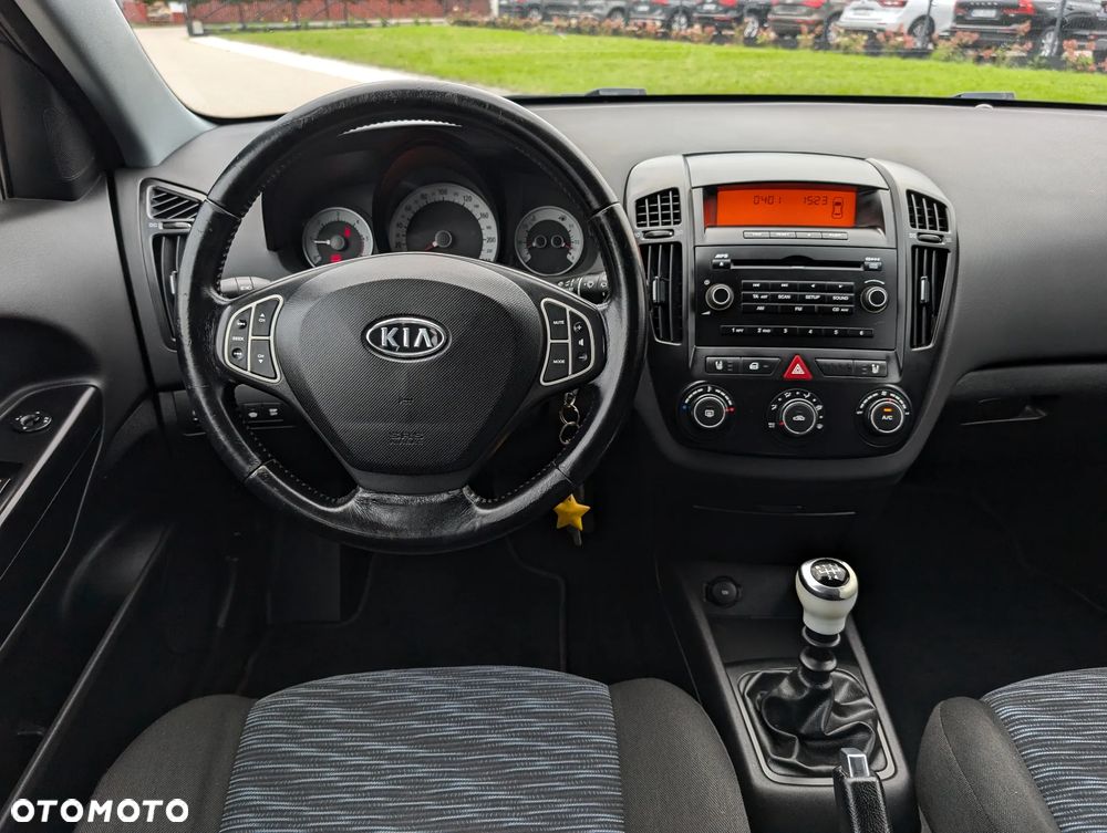 Kia Ceed - 28