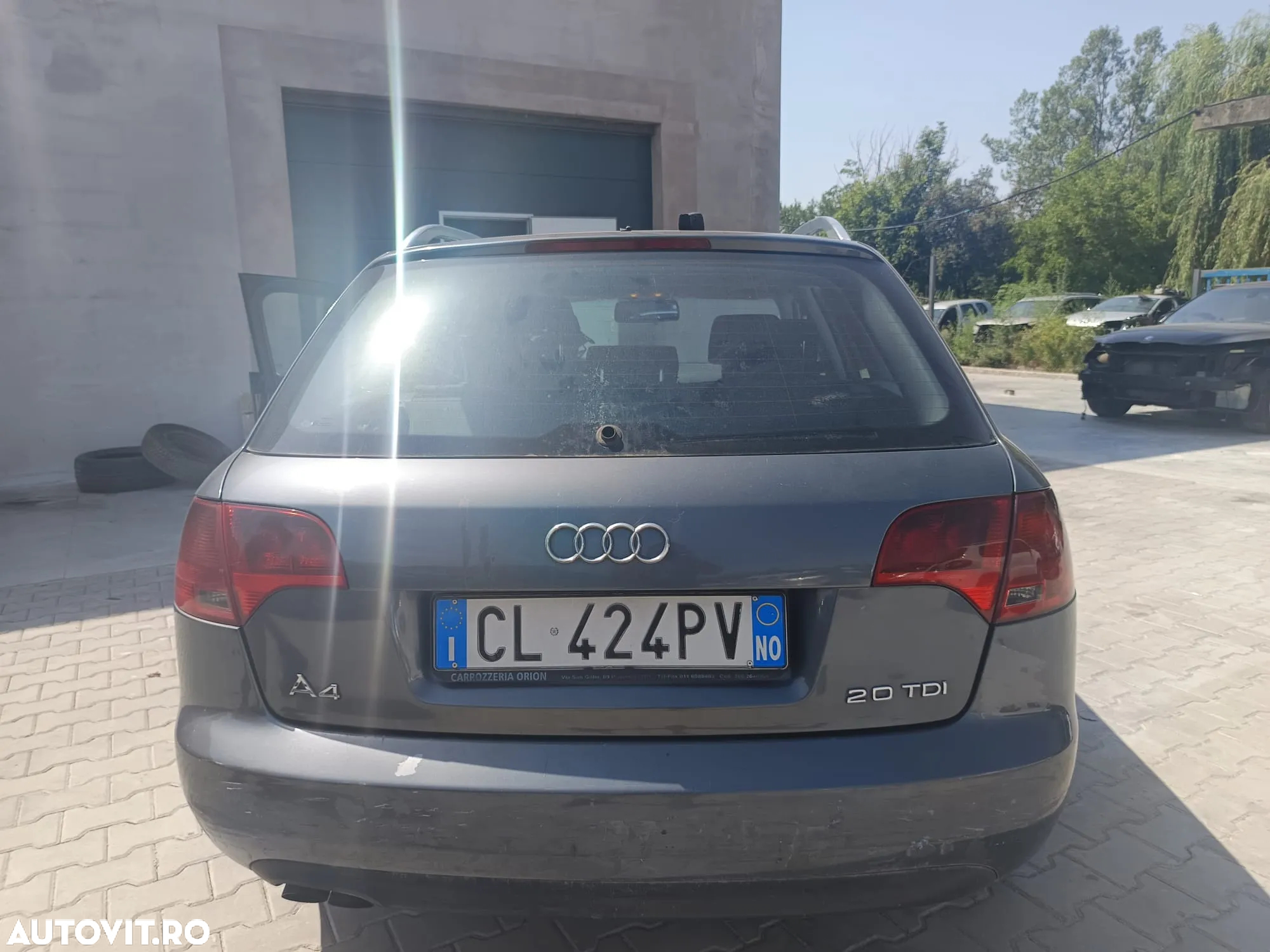 Dezmembram Audi A4 B7 combi Cod motor: BLB - 5