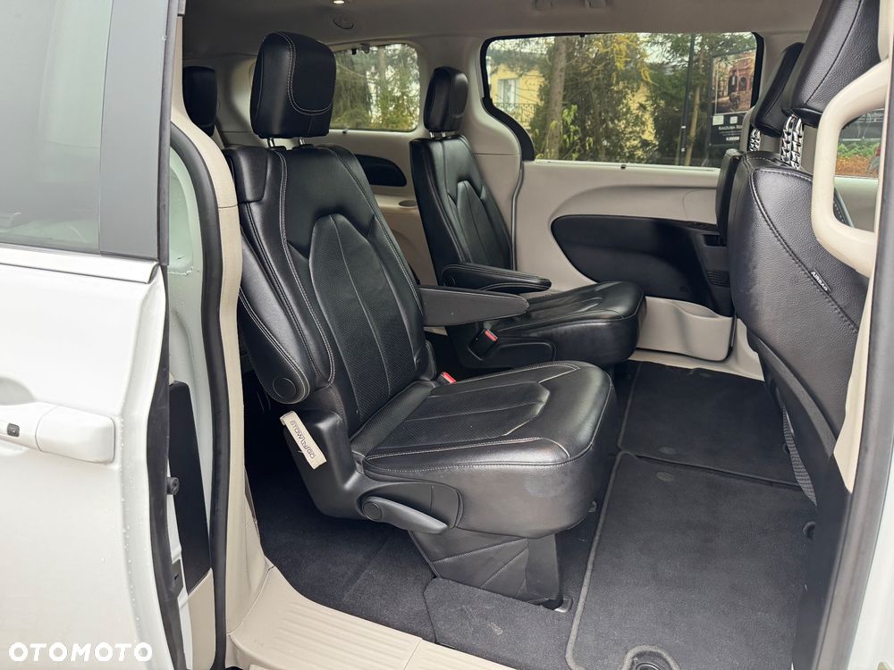 Chrysler Pacifica - 23