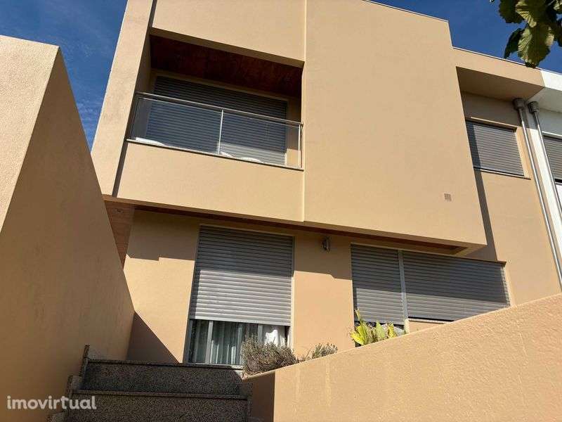 Moradia na Maia, com amplos espaços e em excelentes condições - Grande imagem: 3/11