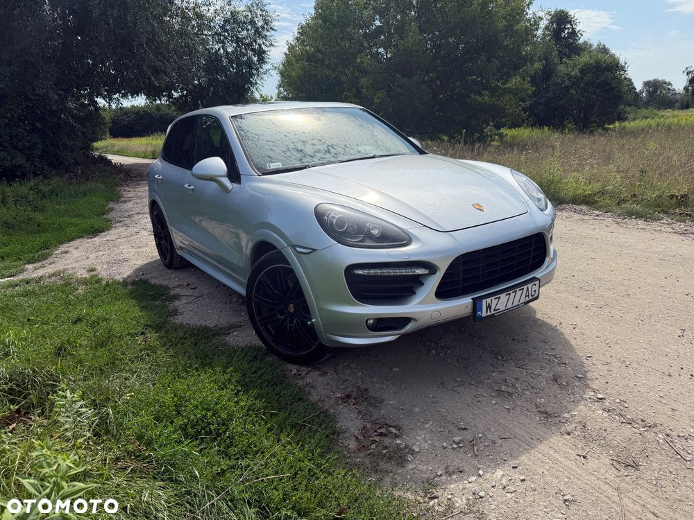 Porsche Cayenne - 1