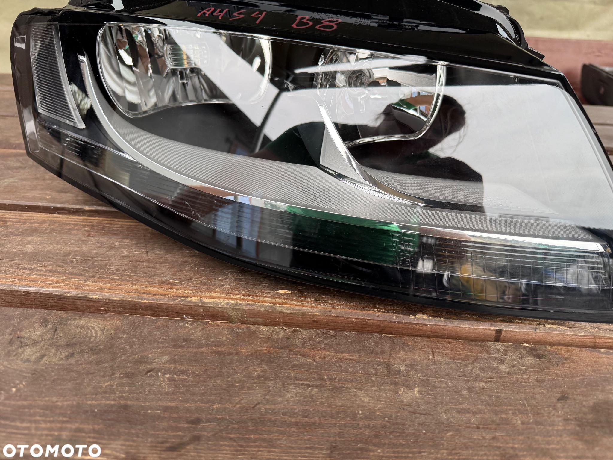 Lampa prawa przednia Audi A4 B8 - 2