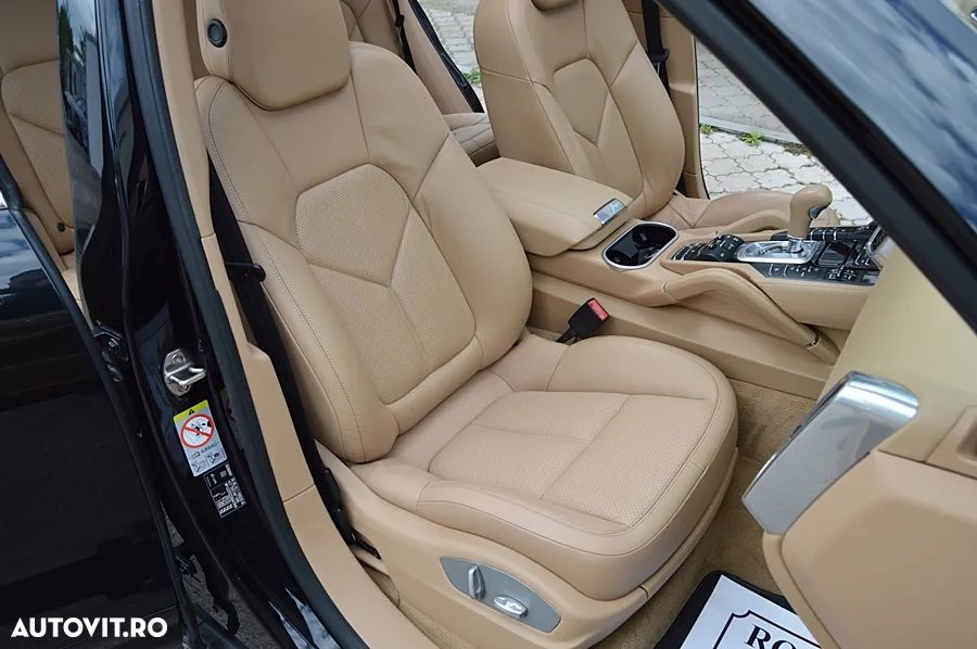 Porsche Cayenne 3.0 L - 8