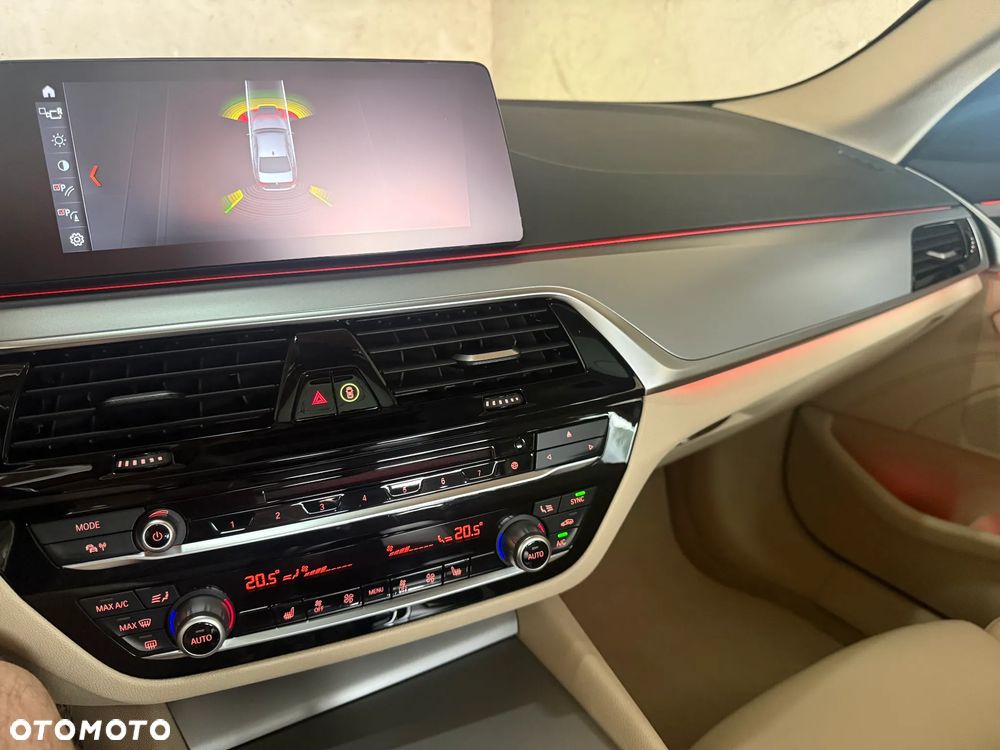 BMW Seria 5 525d Sport Line - 32
