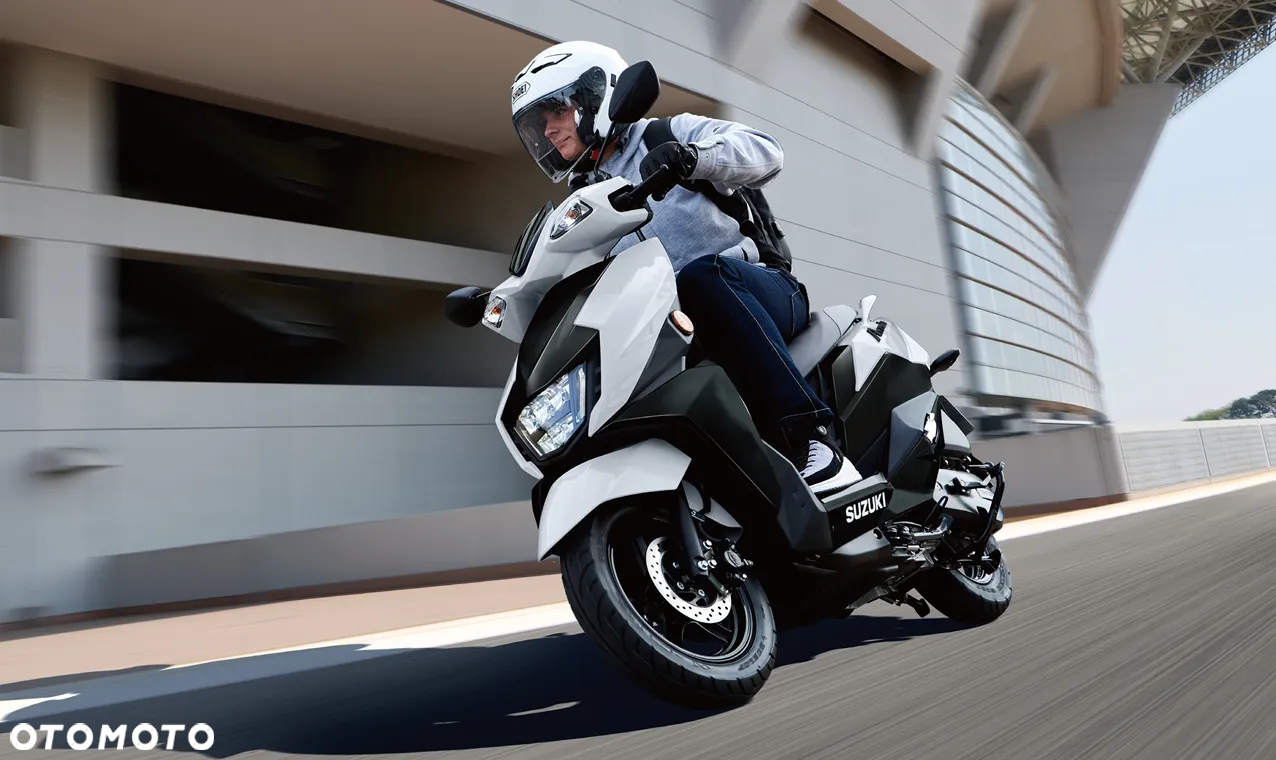 Suzuki Avenis - 7