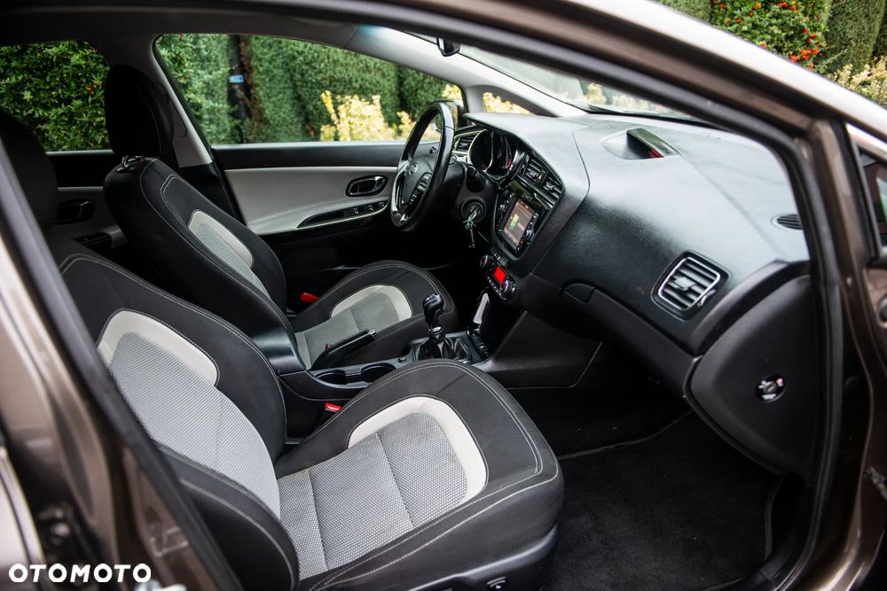 Kia Ceed 1.6 GDI ISG Vision - 38