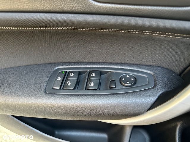 BMW Seria 1 118i Sport Line - 25