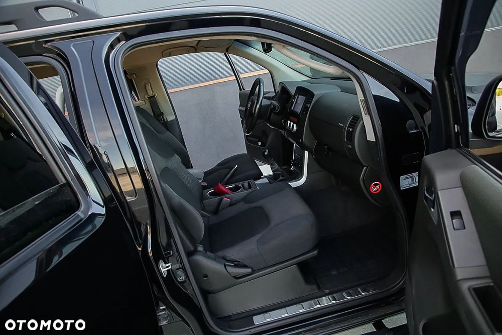 Nissan Pathfinder 2.5 D LE EU5 - 12