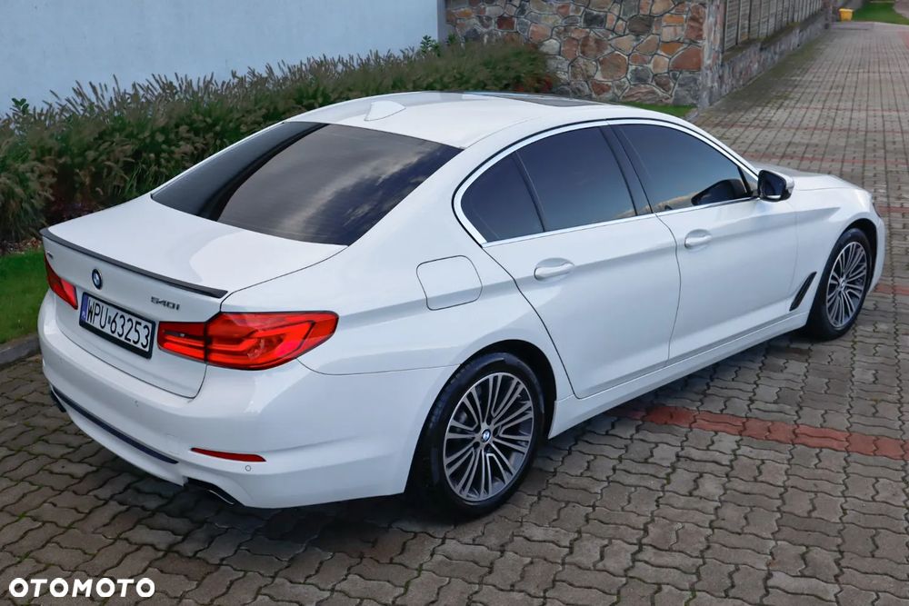 BMW Seria 5 540i GPF xDrive - 13
