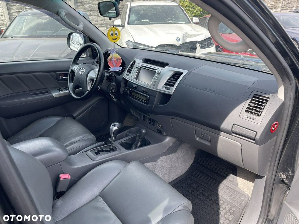 Toyota Hilux 4x4 Double Cab Autm Executive - 9