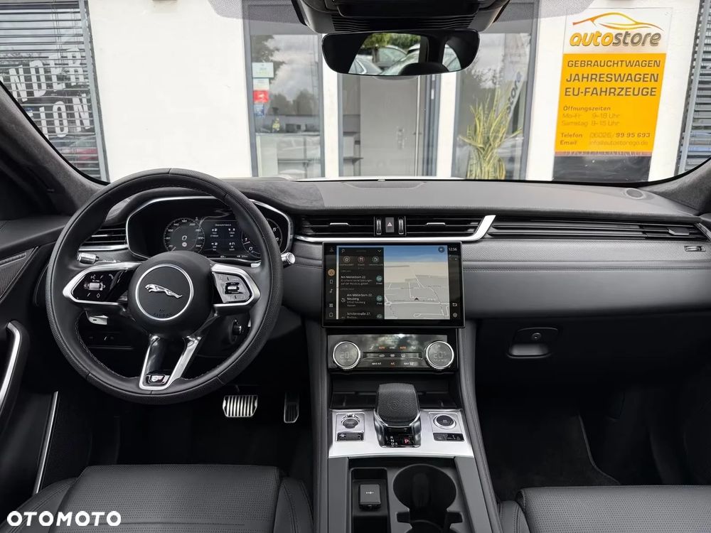 Jaguar F-Pace P550 AWD SVR - 16