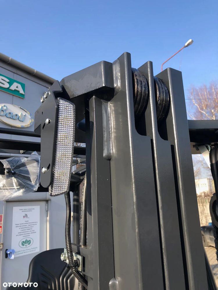 Caterpillar EP25ACN - 13