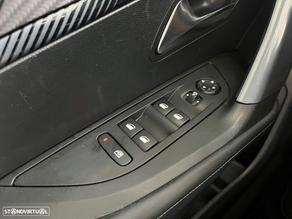 Peugeot e-2008 50 kWh Allure Pack - 31