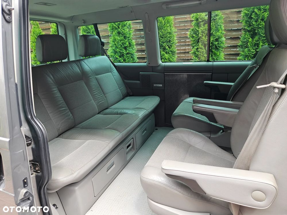 Volkswagen Multivan - 24