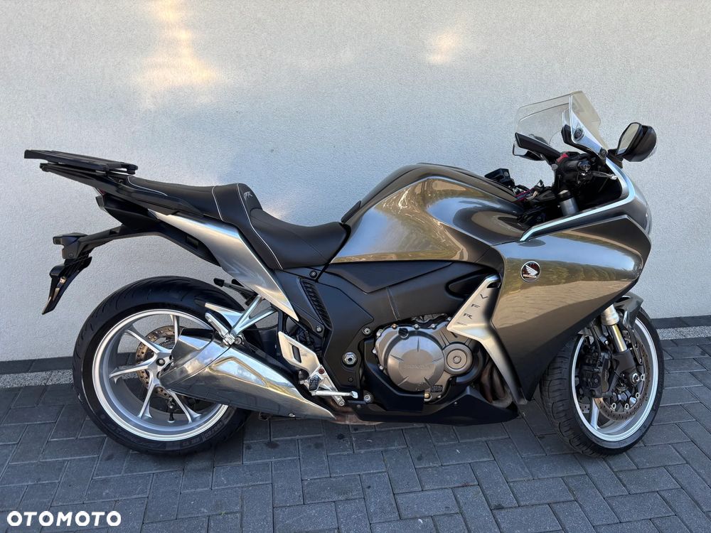 Honda VFR - 8