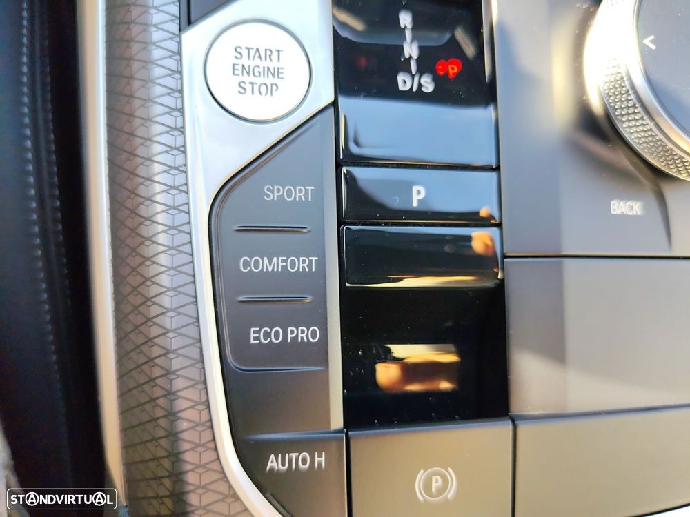 BMW 320 d Pack Desportivo M Pro Auto - 27