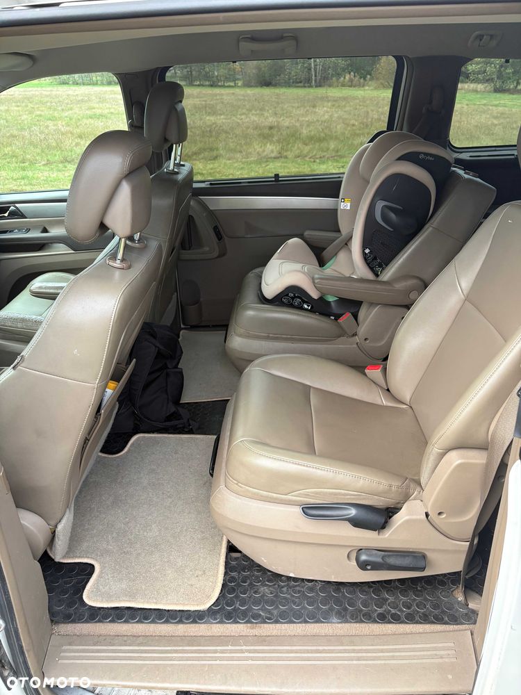Volkswagen Routan - 8