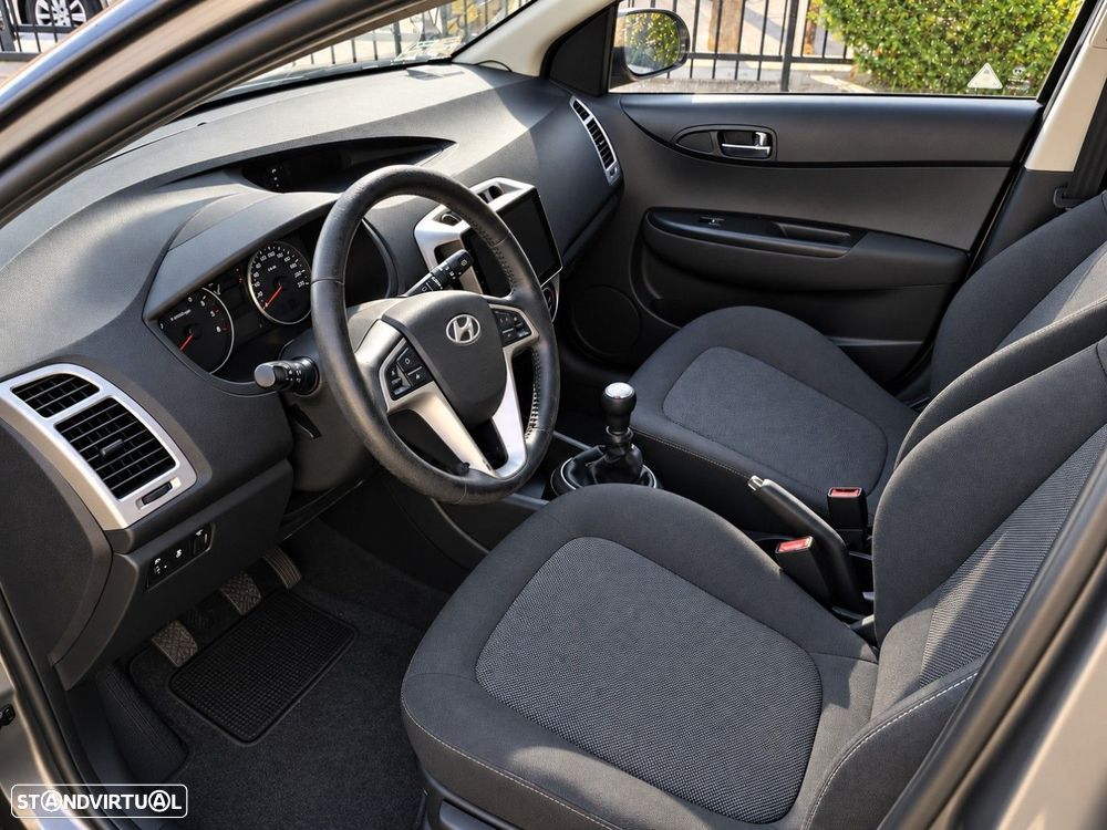 Hyundai i20 1.2 Classic Fun ESP - 17