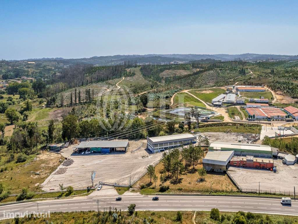 Armazém na zona de Leiria - Grande imagem: 2/11