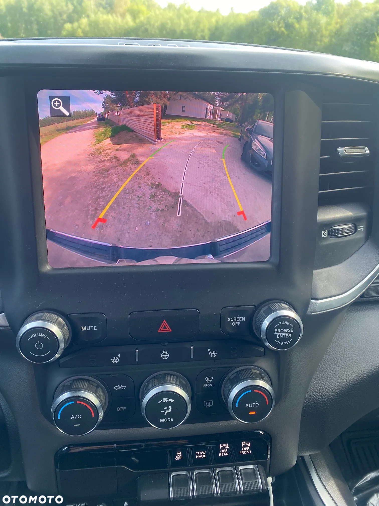 RAM 1500 Crew Cab Shortbed Bighorn - 13