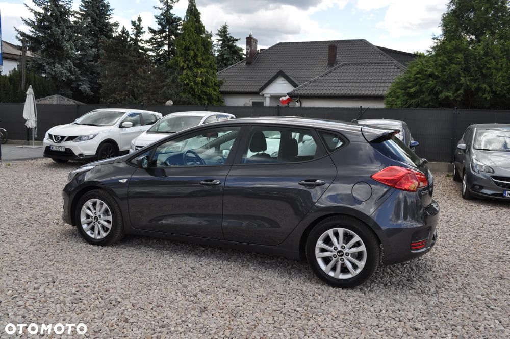 Kia Ceed - 10
