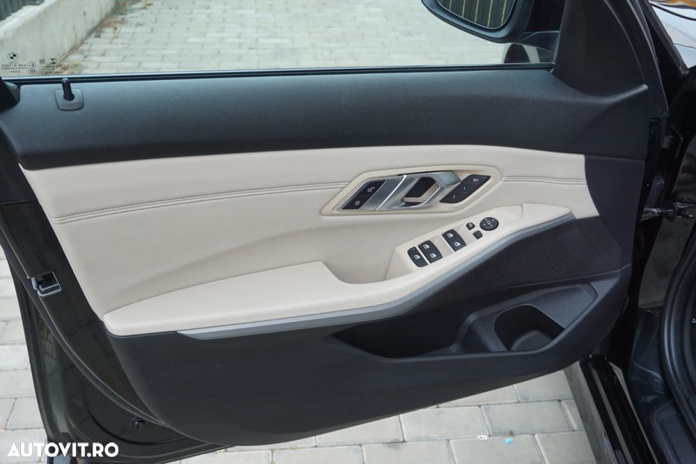 BMW Seria 3 318d Aut. Luxury Line - 31